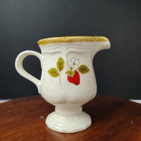 MIKASA Strawberry Festival Cream Creamer Pedestal - Picture 3 of 7